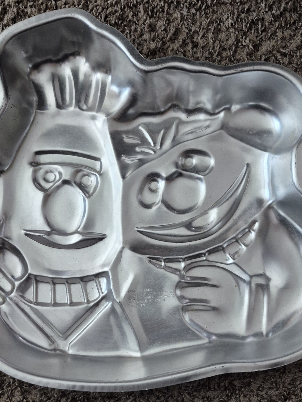 Wilton Silver Character Cake Pan